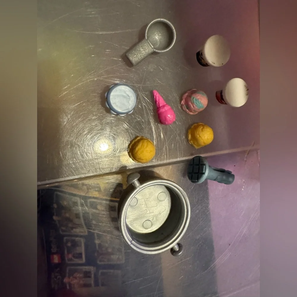 Barbie ice cream shop also works with playdoh